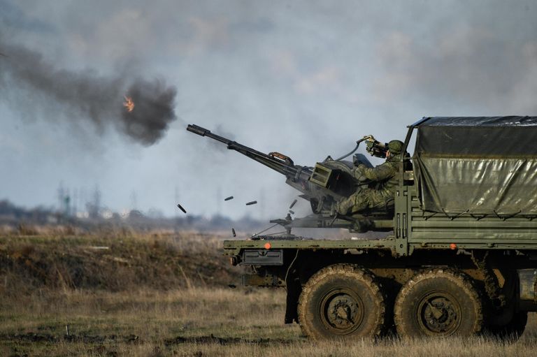 Тактические учения военнослужащих гвардейского зенитного ракетного полка Новороссийского гвардейского десантно-штурмового горного соединения на полигоне Опук в Республике Крым Тактические учения военнослужащих гвардейского зенитного ракетного полка Новороссийского гвардейского десантно-штурмового горного соединения на полигоне Опук в Республике Крым