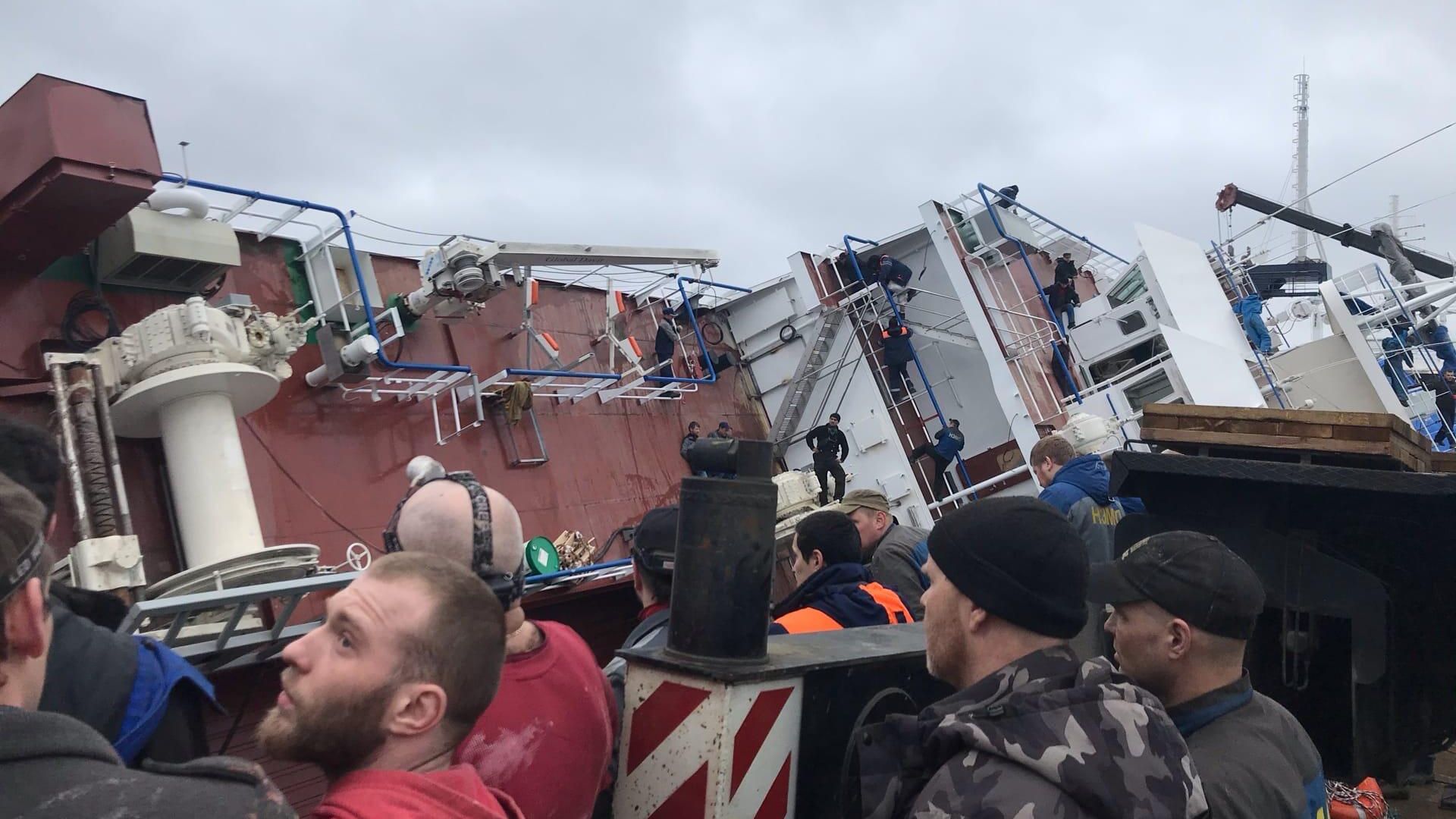 Судно опрокинулось на заводе Пелла под Санкт-Петербургом Судно опрокинулось на заводе Пелла под Санкт-Петербургом - РИА Новости, 1920, 30.03.2021