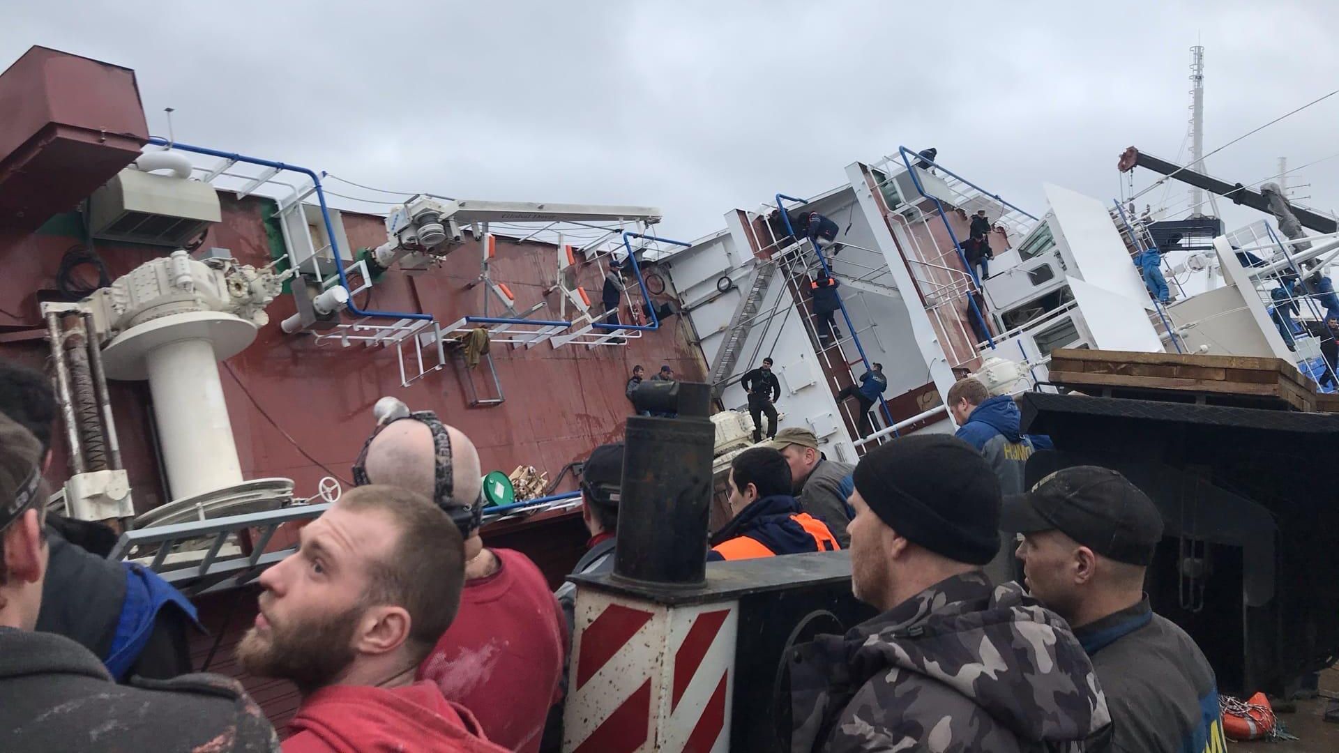Судно опрокинулось на заводе Пелла под Санкт-Петербургом Судно опрокинулось на заводе Пелла под Санкт-Петербургом - РИА Новости, 1920, 30.03.2021