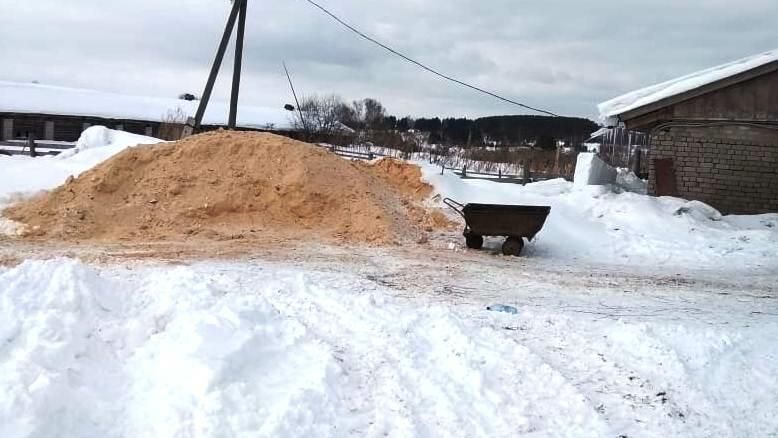 В Фаленском районе Кировской области девочку насмерть завалило опилками В Фаленском районе Кировской области девочку насмерть завалило опилками - РИА Новости, 1920, 31.03.2021
