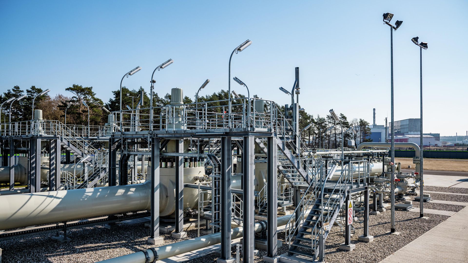 Береговые объекты на территории газораспределительного центра магистрального газопровода Северный поток — 2 в городе Любмин в Германии Береговые объекты на территории газораспределительного центра магистрального газопровода Северный поток — 2 в городе Любмин в Германии - РИА Новости, 1920, 10.06.2021
