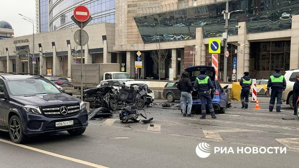 ДТП на Садовом кольце у пересечения с Новым Арбатом в Москве ДТП на Садовом кольце у пересечения с Новым Арбатом в Москве - РИА Новости, 1920, 03.04.2021