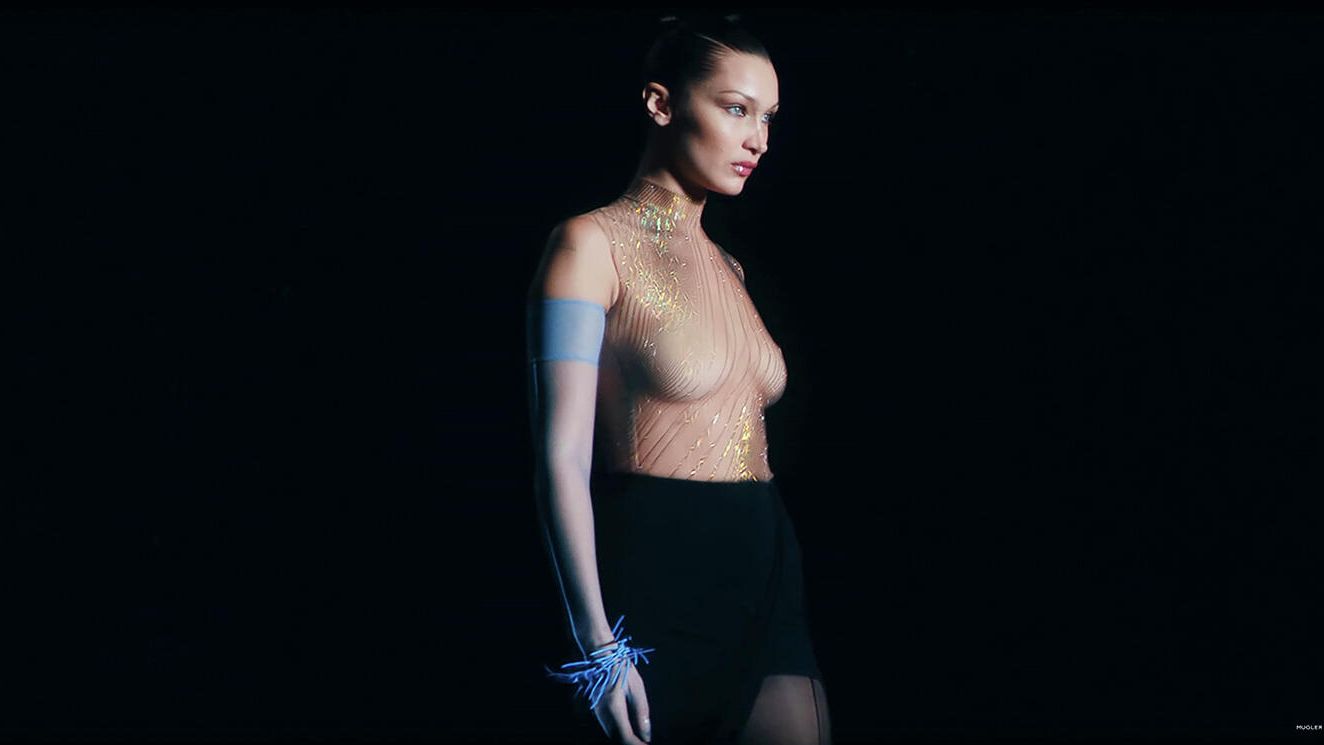 Кадр из видео MUGLER Spring Summer 2021 Кадр из видео MUGLER Spring Summer 2021 - РИА Новости, 1920, 02.04.2021