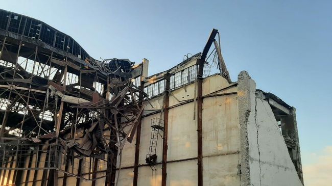 Обрушение кровли ангара на территории войсковой части в городе Ахтубинск