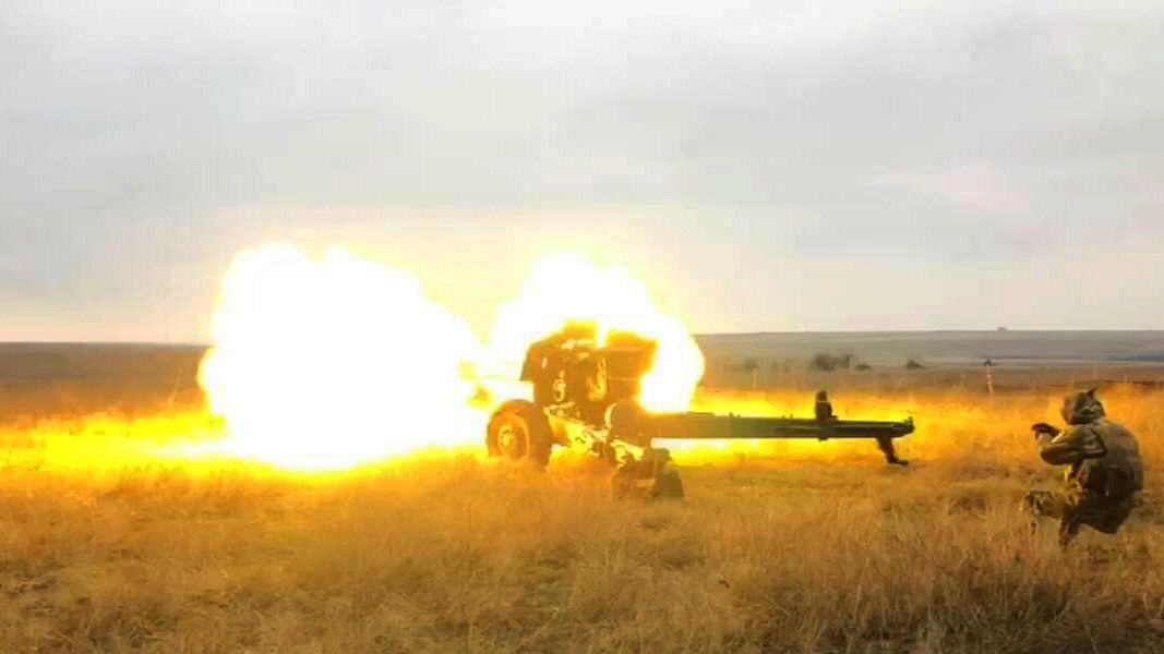 Тактическая подготовка с боевой стрельбой артиллерии вооруженных сил Украины Тактическая подготовка с боевой стрельбой артиллерии вооруженных сил Украины - РИА Новости, 1920, 09.11.2021
