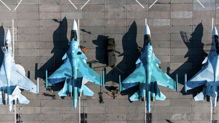 Фронтовые бомбардировщики Су-24, многоцелевые истребители Су-30СМ и истребители-бомбардировщики Су-34 на конкурсе Авиадартс-2021 в Южном военном округе Фронтовые бомбардировщики Су-24, многоцелевые истребители Су-30СМ и истребители-бомбардировщики Су-34 на конкурсе Авиадартс-2021 в Южном военном округе