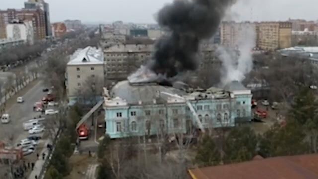 Операция идет, ее закончить нельзя – как работали врачи во время пожара Операция идет, ее закончить нельзя – как работали врачи во время пожара - РИА Новости, 1920, 03.04.2021