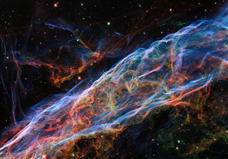 Изображение туманности Вуаль, сделанное телескопом Хаббл Изображение туманности Вуаль, сделанное телескопом Хаббл