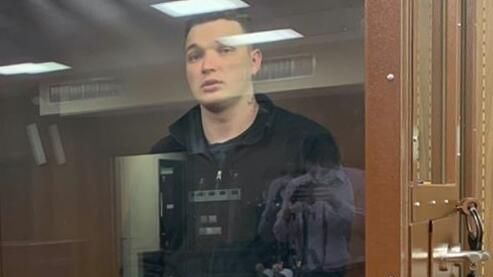 Видеоблогер Эдвард Бил, задержанный после ДТП на Смоленской площади, на заседании Тверского районного суда города Москвы, где рассматривается ходатайство следствия об избрании ему меры пресечения Видеоблогер Эдвард Бил, задержанный после ДТП на Смоленской площади, на заседании Тверского районного суда города Москвы, где рассматривается ходатайство следствия об избрании ему меры пресечения - РИА Новости, 1920, 20.09.2021