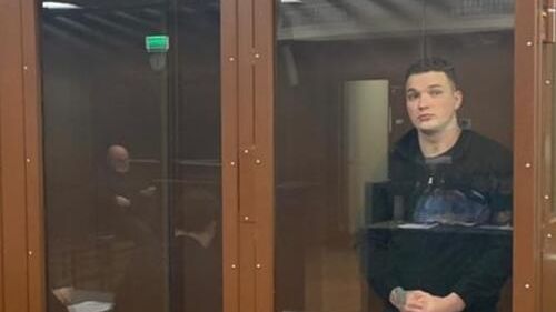 Видеоблогер Эдвард Бил, задержанный после ДТП на Смоленской площади, на заседании Тверского районного суда города Москвы, где рассматривается ходатайство следствия об избрании ему меры пресечения Видеоблогер Эдвард Бил, задержанный после ДТП на Смоленской площади, на заседании Тверского районного суда города Москвы, где рассматривается ходатайство следствия об избрании ему меры пресечения - РИА Новости, 1920, 06.04.2021