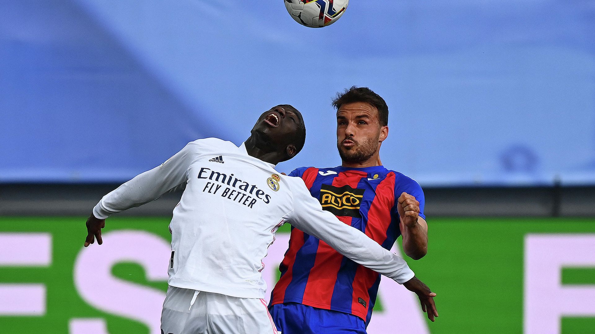 Real Madrid's French defender Ferland Mendy (L) heads the ball with Eibar's Spanish midfielder Pedro Leon during the Spanish League football match between Real Madrid CF and SD Eibar at the Alfredo di Stefano stadium in Valdebebas on the outskirts of Madrid on April 3, 2021. (Photo by GABRIEL BOUYS / AFP) - РИА Новости, 1920, 03.04.2021