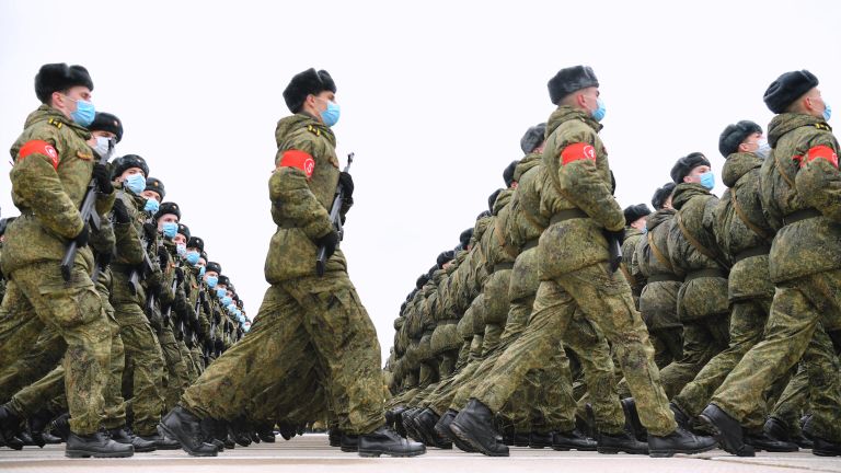 Военнослужащие во время репетиции военного парада, приуроченного к 76-летию Победы в Великой Отечественной войне, в подмосковном Алабино Военнослужащие во время репетиции военного парада, приуроченного к 76-летию Победы в Великой Отечественной войне, в подмосковном Алабино