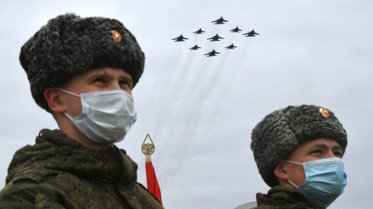 Истребители МиГ-29 и Су-30СМ пилотажных групп Русские витязи и Стрижи во время репетиции военного парада, приуроченного к 76-летию Победы в Великой Отечественной войне, в подмосковном Алабино Истребители МиГ-29 и Су-30СМ пилотажных групп Русские витязи и Стрижи во время репетиции военного парада, приуроченного к 76-летию Победы в Великой Отечественной войне, в подмосковном Алабино