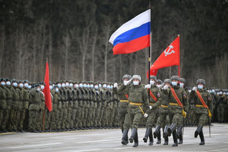 Военнослужащие во время репетиции военного парада, приуроченного к 76-летию Победы в Великой Отечественной войне, в подмосковном Алабино Военнослужащие во время репетиции военного парада, приуроченного к 76-летию Победы в Великой Отечественной войне, в подмосковном Алабино