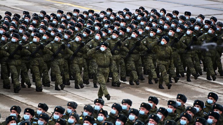 Военнослужащие во время репетиции военного парада, приуроченного к 76-летию Победы в Великой Отечественной войне, в подмосковном Алабино Военнослужащие во время репетиции военного парада, приуроченного к 76-летию Победы в Великой Отечественной войне, в подмосковном Алабино