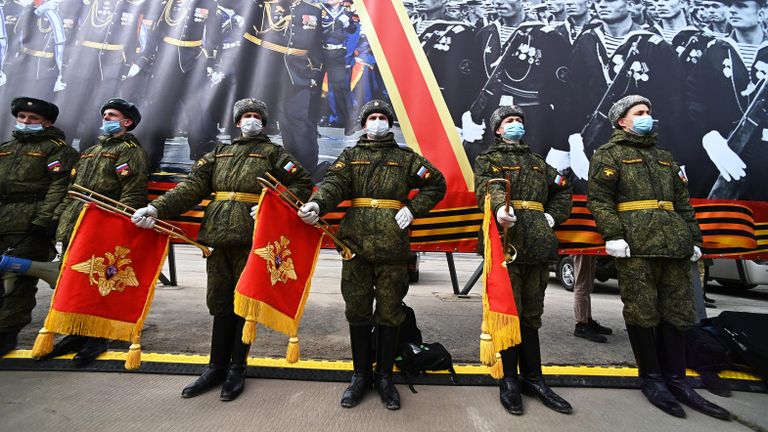 Военнослужащие во время репетиции военного парада, приуроченного к 76-летию Победы в Великой Отечественной войне, в подмосковном Алабино Военнослужащие во время репетиции военного парада, приуроченного к 76-летию Победы в Великой Отечественной войне, в подмосковном Алабино