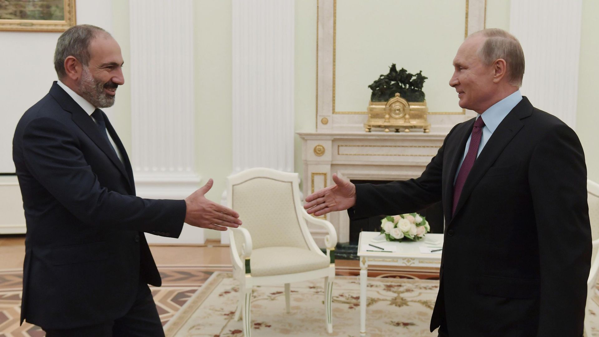 Президент РФ Владимир Путин и премьер-министр Армении Никол Пашинян во время встречи в Кремле Президент РФ Владимир Путин и премьер-министр Армении Никол Пашинян во время встречи в Кремле - РИА Новости, 1920, 07.04.2021