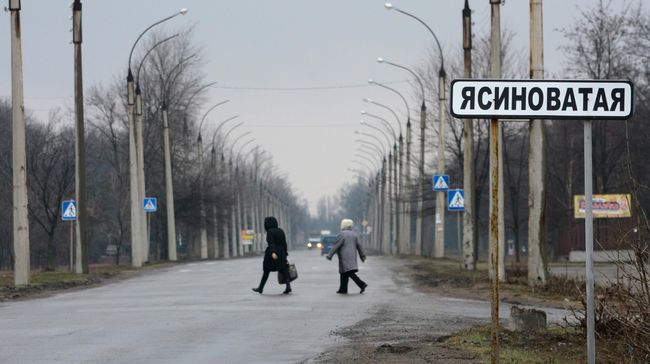 Указатель на въезде в город Ясиноватая в Донецкой области