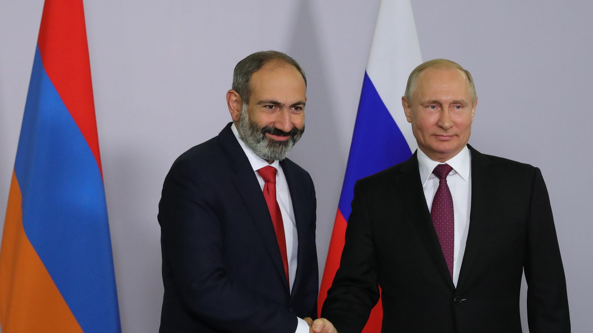 Президент РФ Владимир Путин и премьер-министр Армении Никол Пашинян Президент РФ Владимир Путин и премьер-министр Армении Никол Пашинян - РИА Новости, 1920, 01.09.2026
