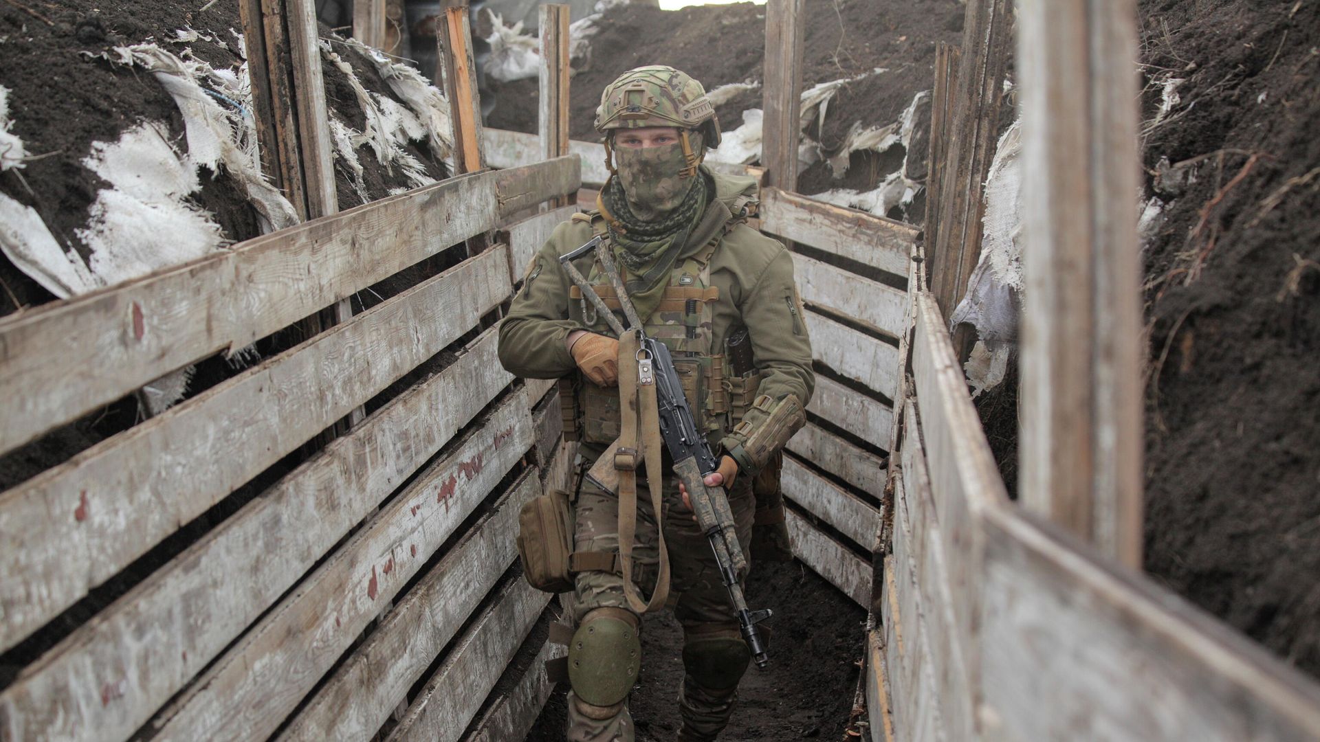 Украинский военнослужащий на боевых позициях на линии разделения в Донецкой области - РИА Новости, 1920, 08.04.2021