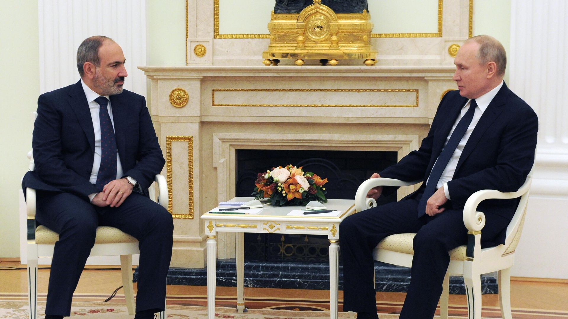 Президент РФ Владимир Путин и премьер-министр Армении Никол Пашинян во время встречи Президент РФ Владимир Путин и премьер-министр Армении Никол Пашинян во время встречи - РИА Новости, 1920, 14.05.2021