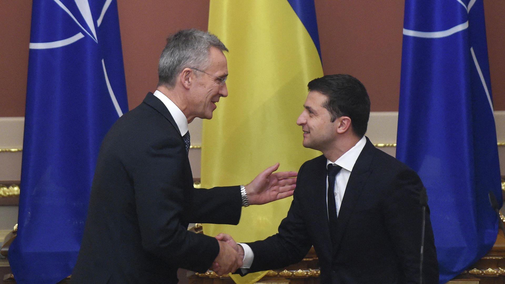 Президент Украины Владимир Зеленский и генеральный секретарь НАТО Йенс Столтенберг во время встречи Президент Украины Владимир Зеленский и генеральный секретарь НАТО Йенс Столтенберг во время встречи - РИА Новости, 1920, 08.04.2021
