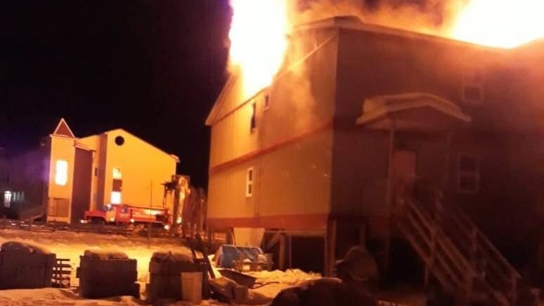 На месте пожара в селе Чапаево в Якутии, где погибли 4 человека На месте пожара в селе Чапаево в Якутии, где погибли 4 человека - РИА Новости, 1920, 08.04.2021