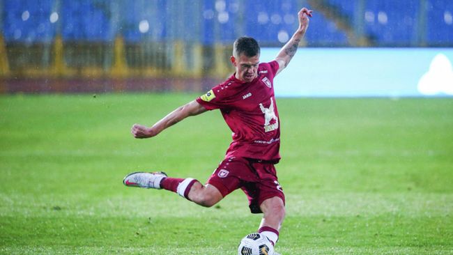 Полузащитник Рубина Олег Шатов