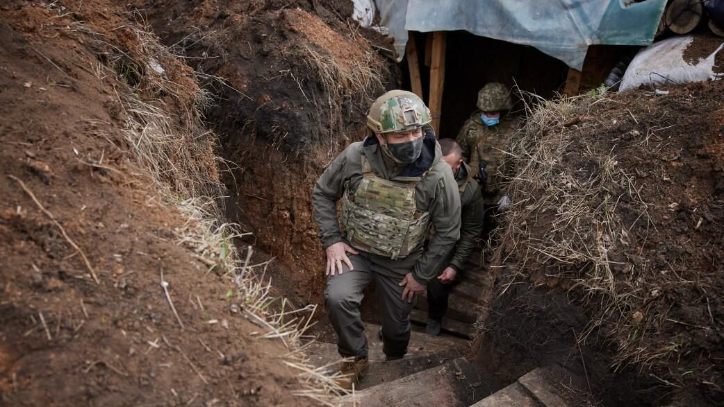 Президент Украины Владимир Зеленский во время посещения позиций украинских войск в Донбассе - РИА Новости, 1920, 09.04.2021