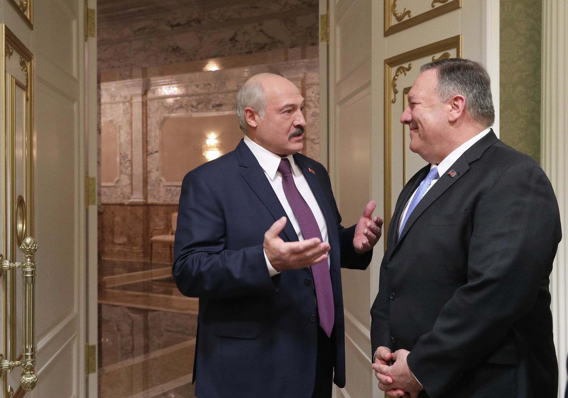 Президент Белорусси Александр Лукашенко во время встречи с госсекретарем США Майком Помпео в Минске Президент Белорусси Александр Лукашенко во время встречи с госсекретарем США Майком Помпео в Минске - РИА Новости, 1920, 09.04.2021