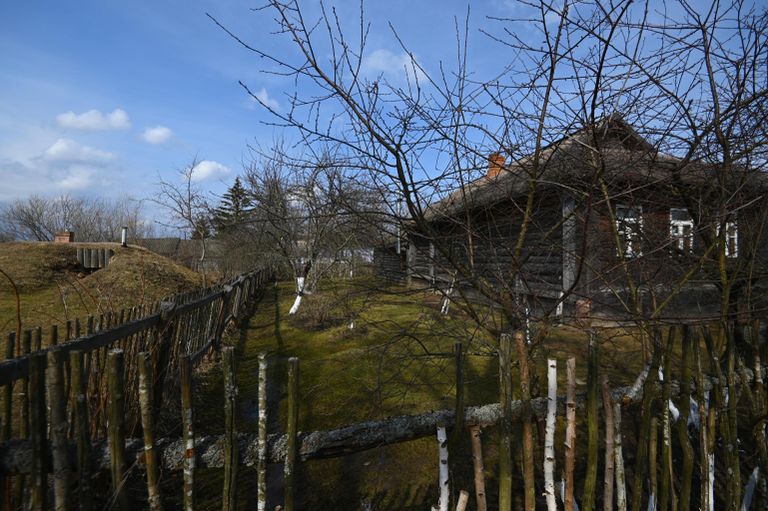 Землянка семьи Гагариных и Дом-музей детских лет Гагарина в деревне Клушино Смоленской области Землянка семьи Гагариных и Дом-музей детских лет Гагарина в деревне Клушино Смоленской области
