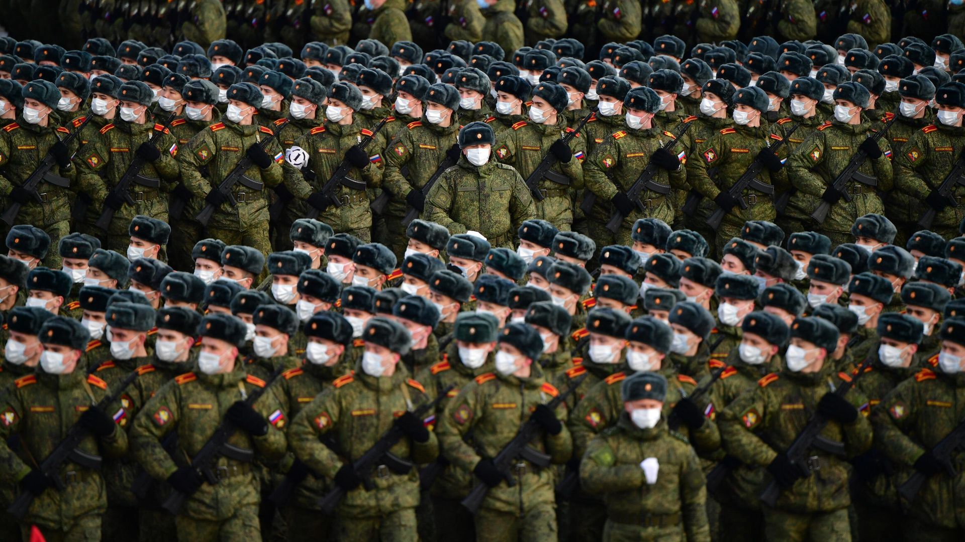 Военнослужащие во время репетиции военного парада, приуроченного к 76-летию Победы в Великой Отечественной войне, в подмосковном Алабино - РИА Новости, 1920, 09.05.2021
