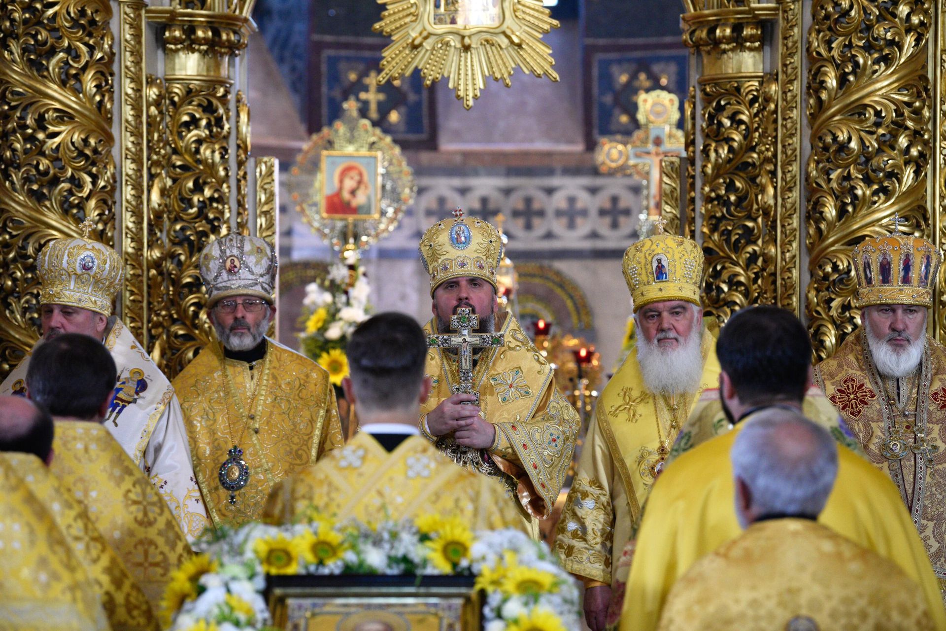 Предстоятель Украинской православной церкви Киевского патриархата (УПЦ КП) митрополит Киевский и всея Украины Епифаний во время праздничной Божественной литургии в Киеве Предстоятель Украинской православной церкви Киевского патриархата (УПЦ КП) митрополит Киевский и всея Украины Епифаний во время праздничной Божественной литургии в Киеве - РИА Новости, 1920, 09.04.2021