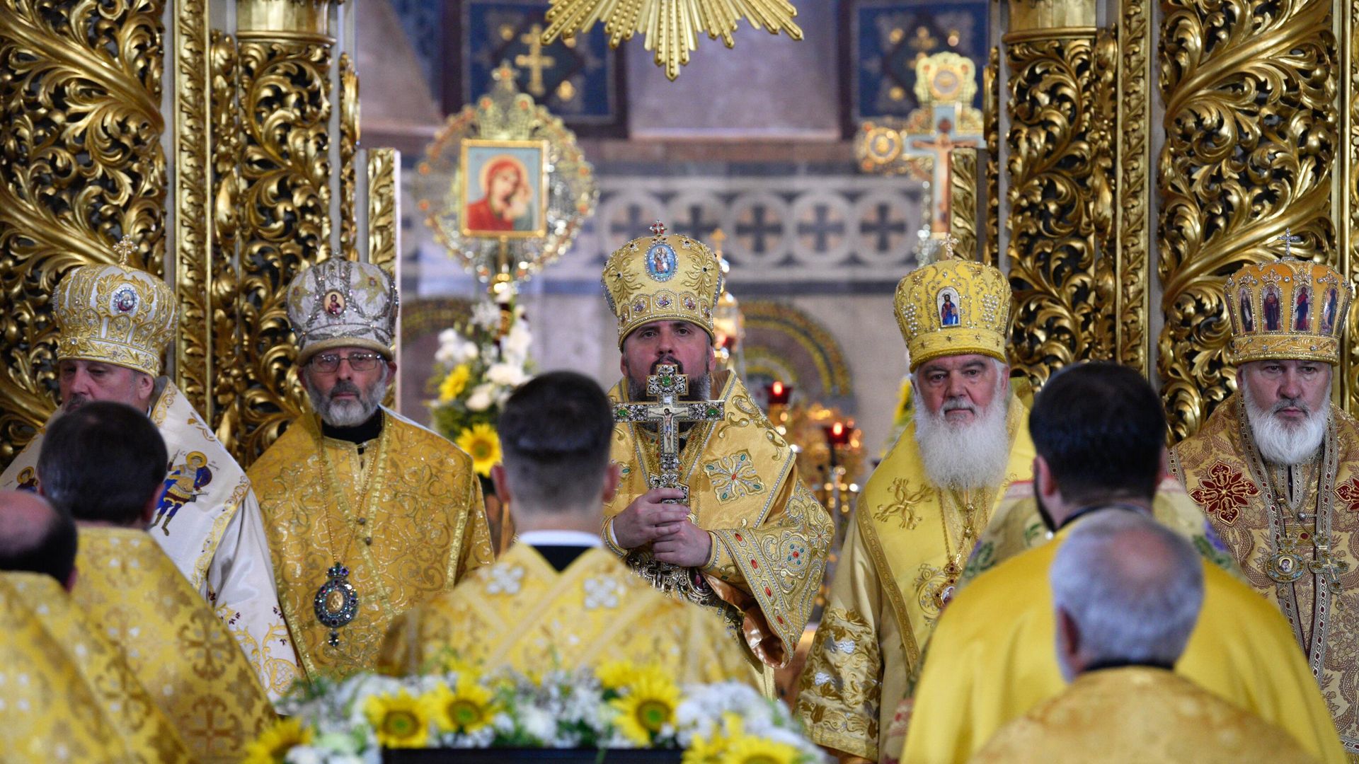Предстоятель Украинской православной церкви Киевского патриархата (УПЦ КП) митрополит Киевский и всея Украины Епифаний во время праздничной Божественной литургии в Киеве Предстоятель Украинской православной церкви Киевского патриархата (УПЦ КП) митрополит Киевский и всея Украины Епифаний во время праздничной Божественной литургии в Киеве - РИА Новости, 1920, 23.09.2021