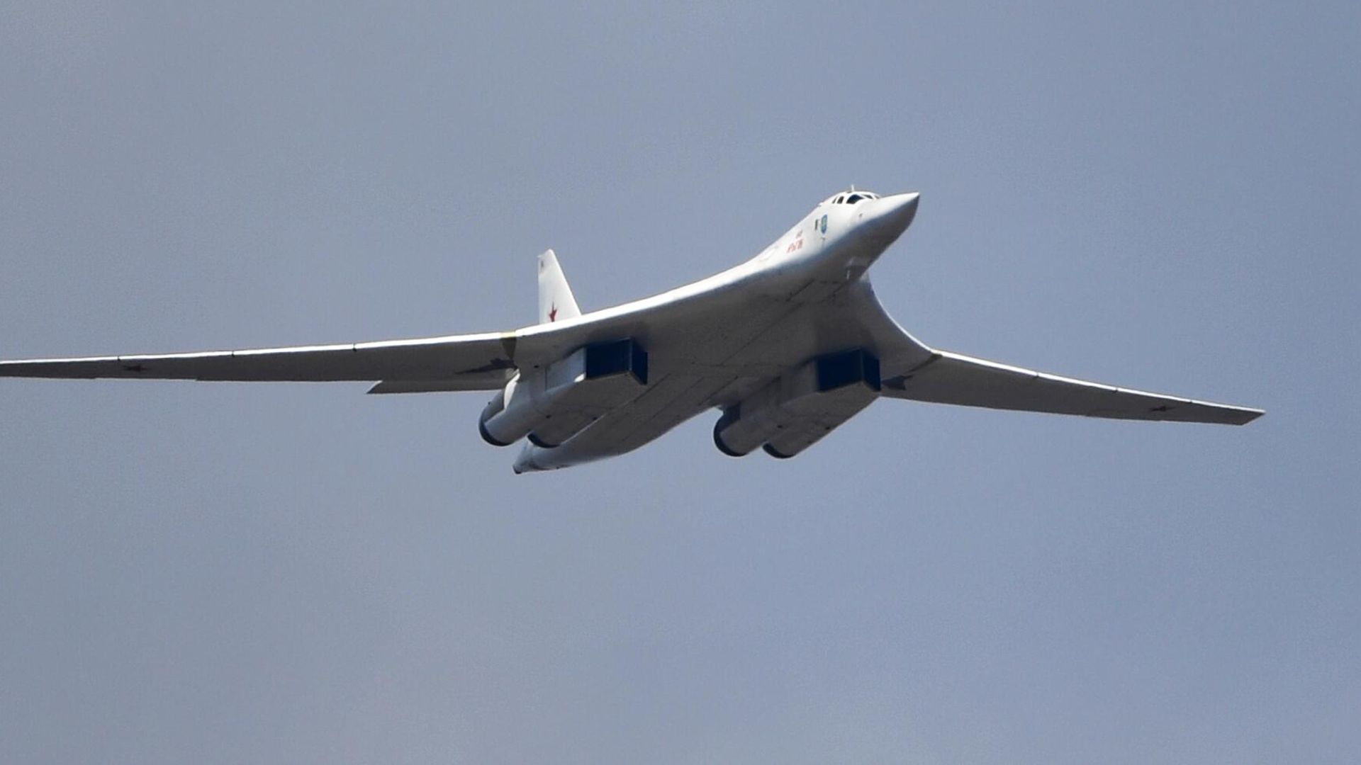Стратегический бомбардировщик-ракетоносец Ту-160 Стратегический бомбардировщик-ракетоносец Ту-160 - РИА Новости, 1920, 24.01.2025