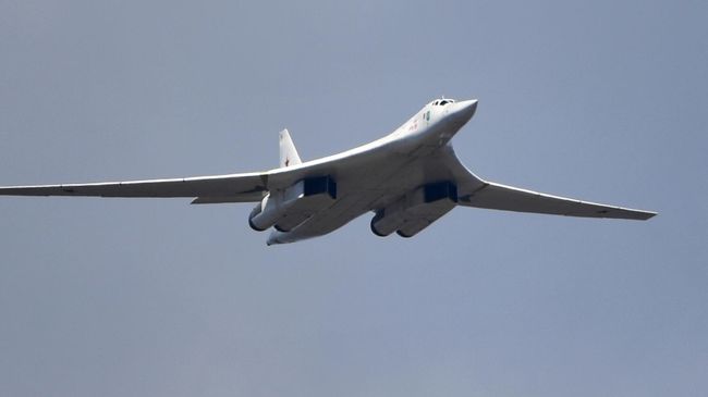 Стратегический бомбардировщик-ракетоносец Ту-160