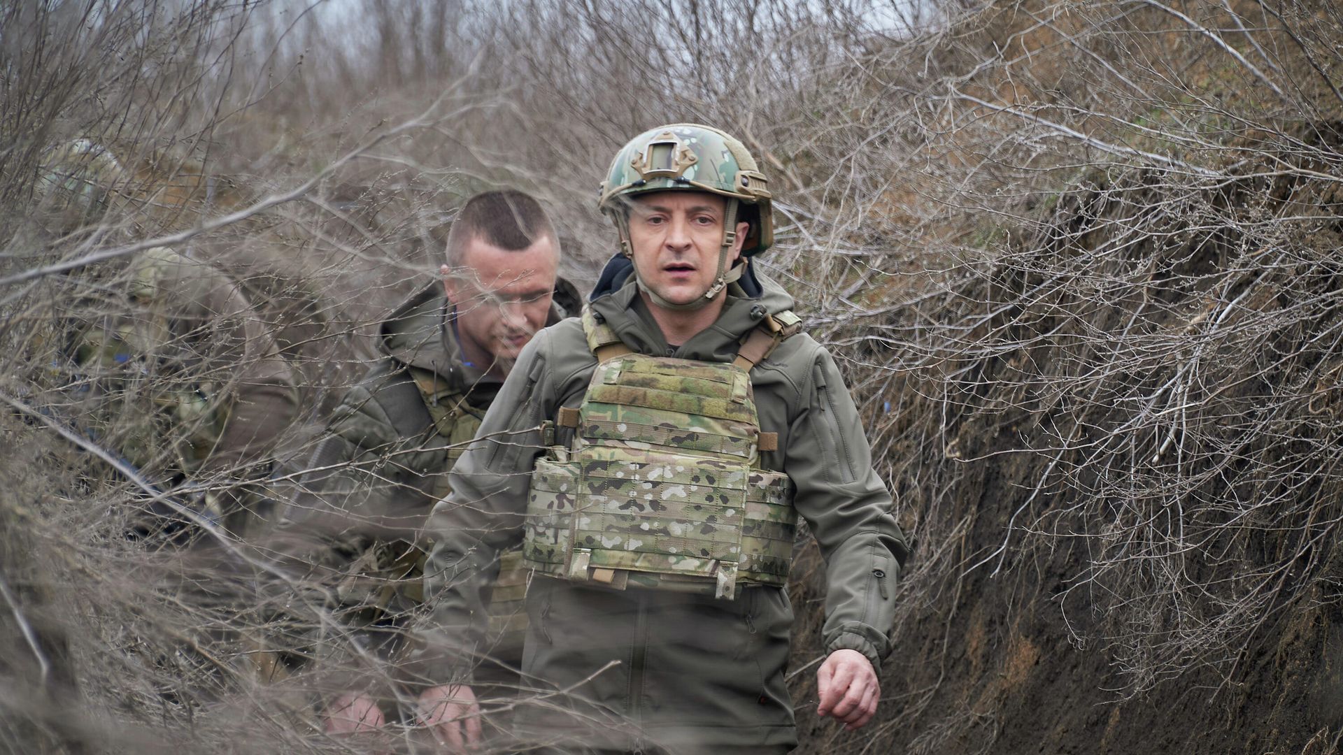 Президент Украины Владимир Зеленский во время посещения позиций украинских войск в Донбассе Президент Украины Владимир Зеленский во время посещения позиций украинских войск в Донбассе - РИА Новости, 1920, 27.04.2021