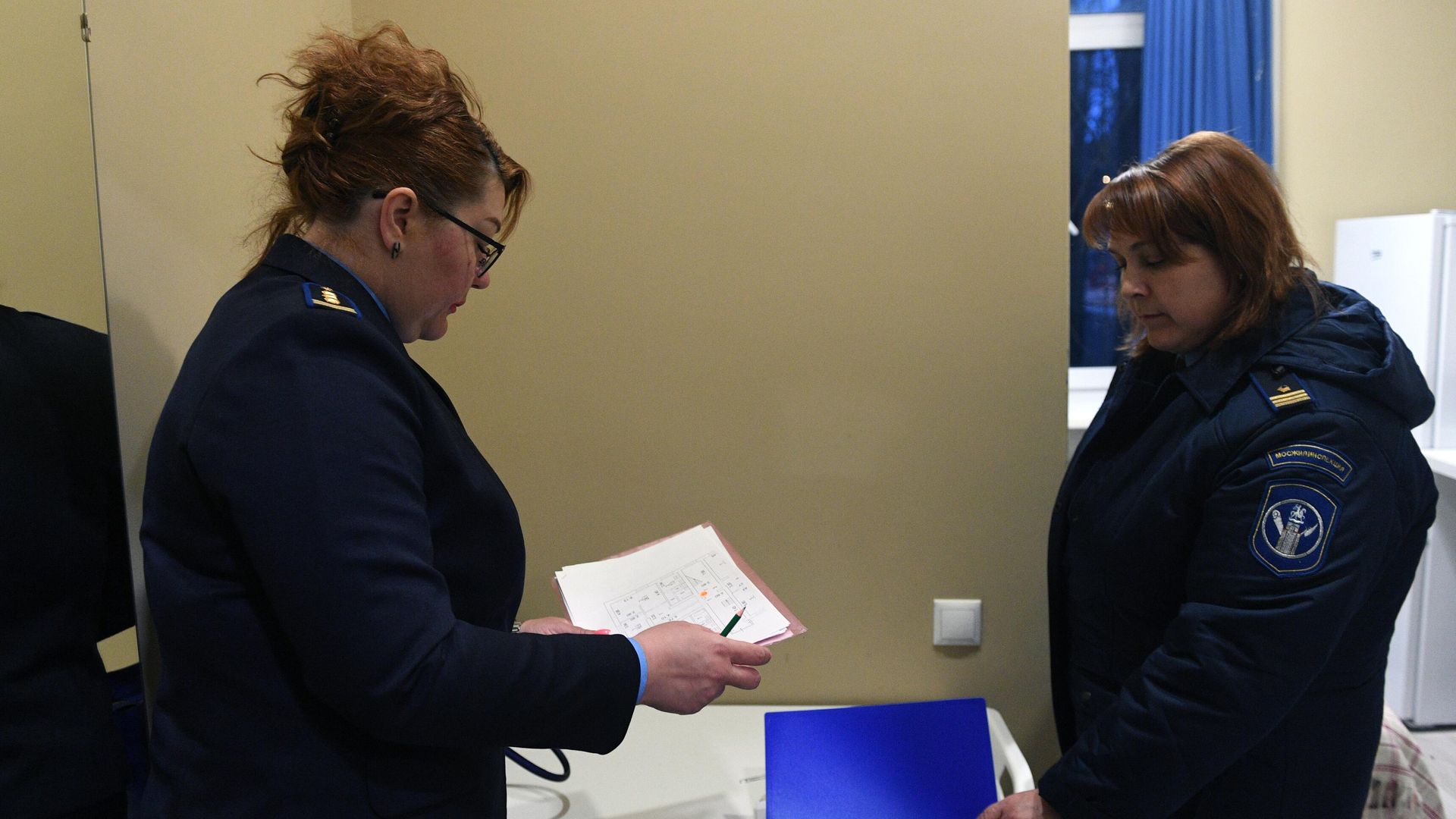 Сотрудницы Мосжилинспекции во время рейда в квартиру в Москве - РИА Новости, 1920, 14.04.2021