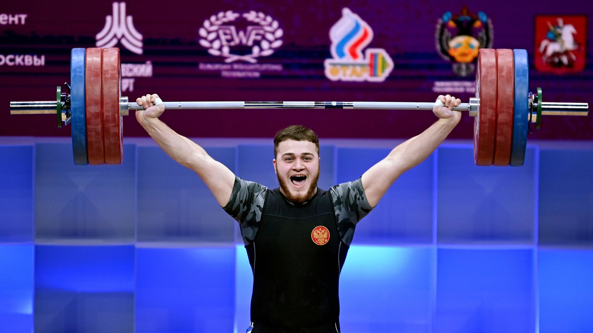 Артур Бабаян (Россия) выступает на чемпионате Европы по тяжелой атлетике в весовой категории до 96 кг среди мужчин в Москве. - РИА Новости, 1920, 26.11.2022