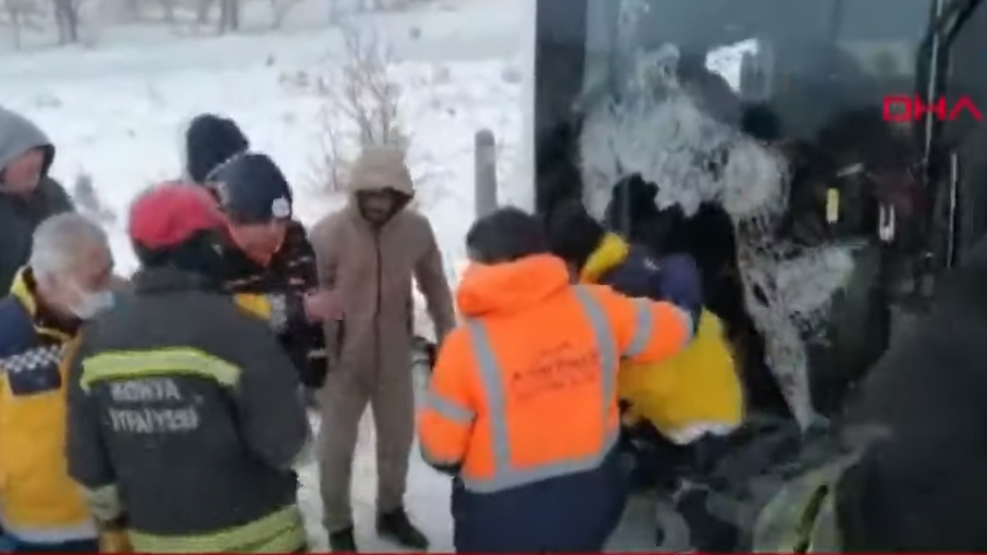 Видео с места смертельного ДТП с россиянами в Турции Видео с места смертельного ДТП с россиянами в Турции - РИА Новости, 1920, 10.04.2021