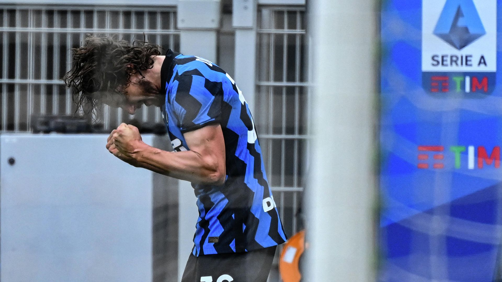 Inter Milan's Italian defender Matteo Darmian celebrates after opening the scoring during the Italian Serie A football match Inter Milan vs Cagliari on April 11, 2021 at the San Siro stadium in Milan. (Photo by Alberto PIZZOLI / AFP) Inter Milan's Italian defender Matteo Darmian celebrates after opening the scoring during the Italian Serie A football match Inter Milan vs Cagliari on April 11, 2021 at the San Siro stadium in Milan. (Photo by Alberto PIZZOLI / AFP) - РИА Новости, 1920, 11.04.2021