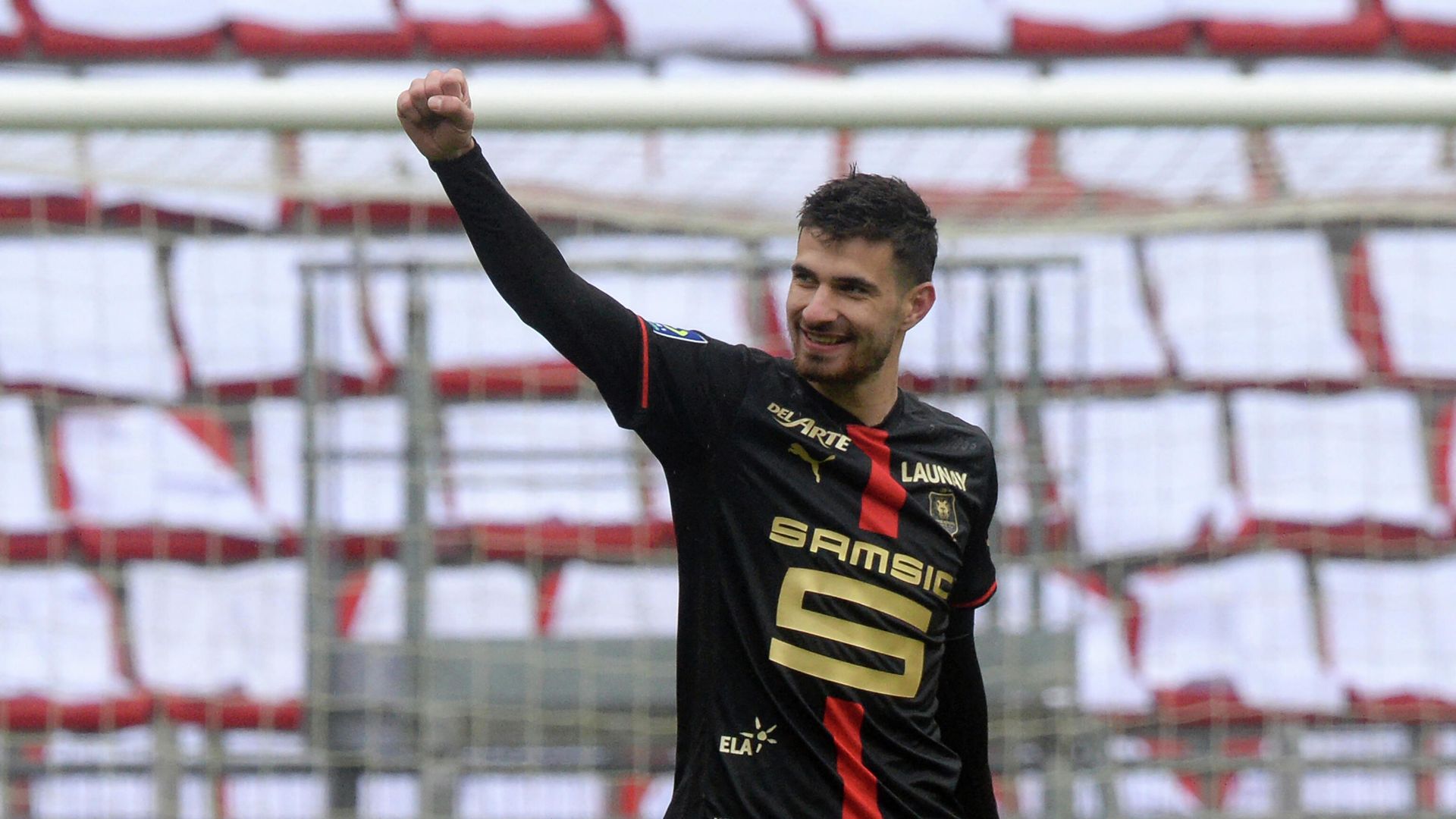Rennes' French forward Martin Terrier reacts after scoring during the French L1 football match between Stade Rennais (Rennes) and FC Nantes at The Roazhon Park Stadium in Rennes, north-western France on April 11, 2021. (Photo by JEAN-FRANCOIS MONIER / AFP) - РИА Новости, 1920, 11.04.2021