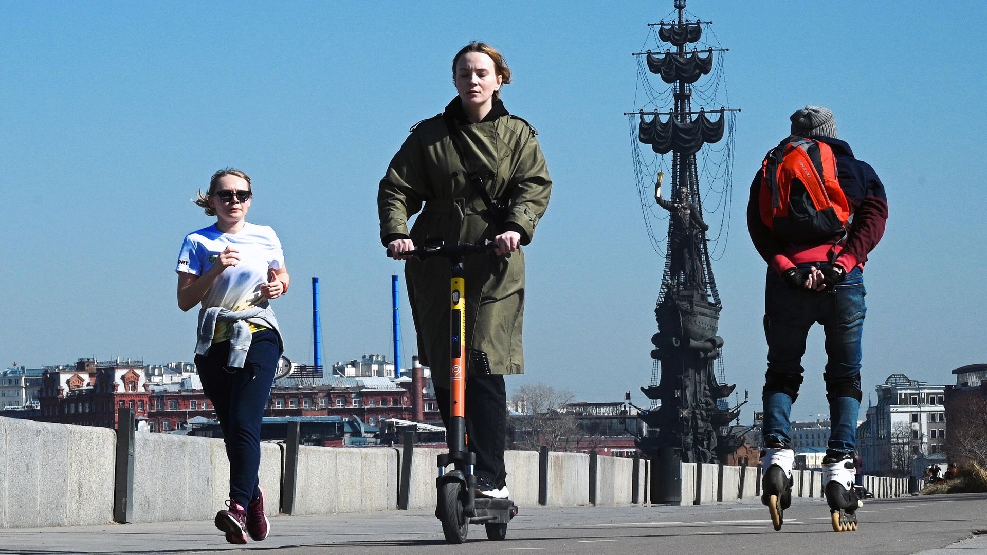 Отдыхающие в парке Музеон в Москве Отдыхающие в парке Музеон в Москве - РИА Новости, 1920, 29.05.2021