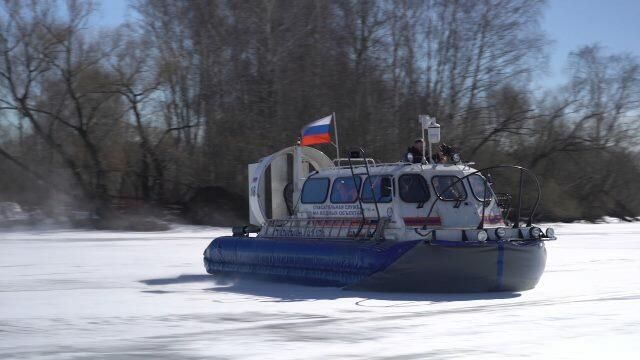 На тонком льду: как московские спасатели патрулируют водоемы На тонком льду: как московские спасатели патрулируют водоемы - РИА Новости, 1920, 12.04.2021