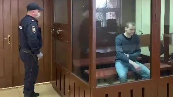 Бизнесмен Илья Аверьянов, задержанный в рамках уголовного дела о покушении на убийство, во время избрания меры пресечения в Пресненском суде Москвы. Кадр видео - РИА Новости, 1920, 14.04.2021