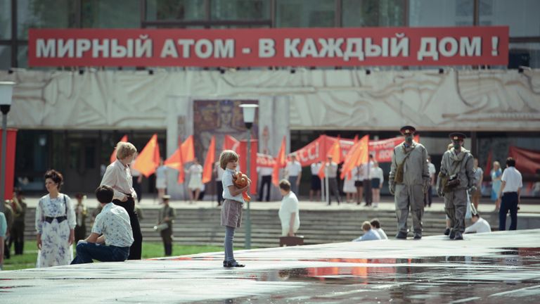 Кадр из фильма Чернобыль Кадр из фильма Чернобыль