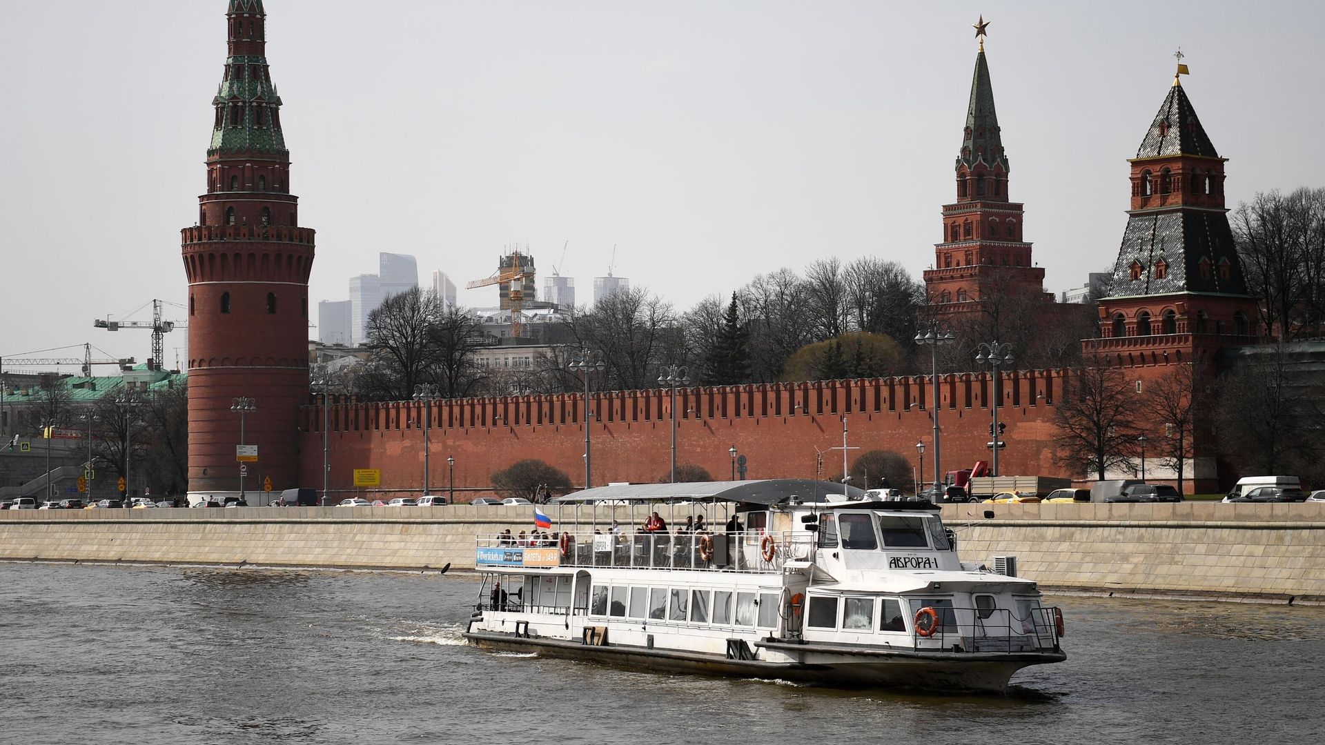 Теплоход у Кремлевской набережной на Москве-реке Теплоход у Кремлевской набережной на Москве-реке - РИА Новости, 1920, 23.04.2021