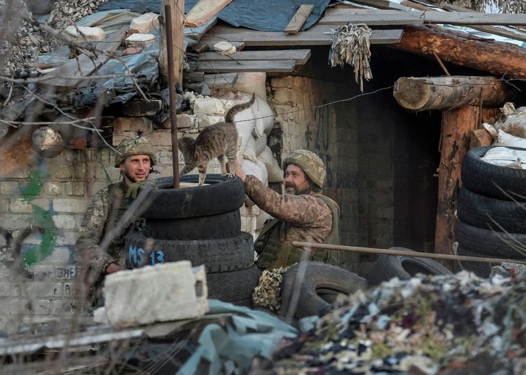 Украинские военнослужащие на линии разделения недалеко от Донецка