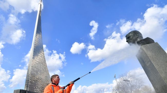Монумент в честь покорителей космоса в Москве