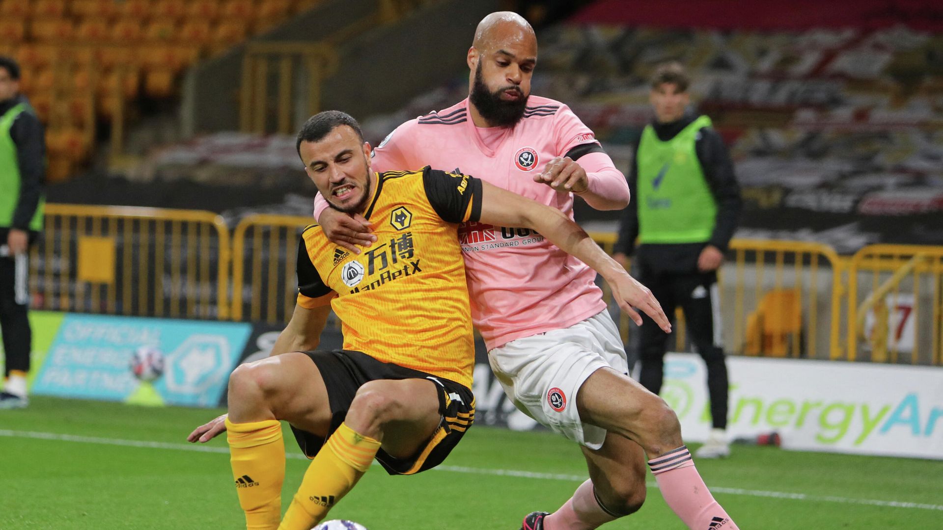 Wolverhampton Wanderers' Moroccan midfielder Romain Saiss (L) vies with Sheffield United's English-born Irish striker David McGoldrick (R) during the English Premier League football match between Wolverhampton Wanderers and Sheffield United at the Molineux stadium in Wolverhampton, central England on April 17, 2021. (Photo by Geoff Caddick / POOL / AFP) / RESTRICTED TO EDITORIAL USE. No use with unauthorized audio, video, data, fixture lists, club/league logos or 'live' services. Online in-match use limited to 120 images. An additional 40 images may be used in extra time. No video emulation. Social media in-match use limited to 120 images. An additional 40 images may be used in extra time. No use in betting publications, games or single club/league/player publications. / Wolverhampton Wanderers' Moroccan midfielder Romain Saiss (L) vies with Sheffield United's English-born Irish striker David McGoldrick (R) during the English Premier League football match between Wolverhampton Wanderers and Sheffield United at the Molineux stadium in Wolverhampton, central England on April 17, 2021. (Photo by Geoff Caddick / POOL / AFP) / RESTRICTED TO EDITORIAL USE. No use with unauthorized audio, video, data, fixture lists, club/league logos or 'live' services. Online in-match use limited to 120 images. An additional 40 images may be used in extra time. No video emulation. Social media in-match use limited to 120 images. An additional 40 images may be used in extra time. No use in betting publications, games or single club/league/player publications. / - РИА Новости, 1920, 18.04.2021